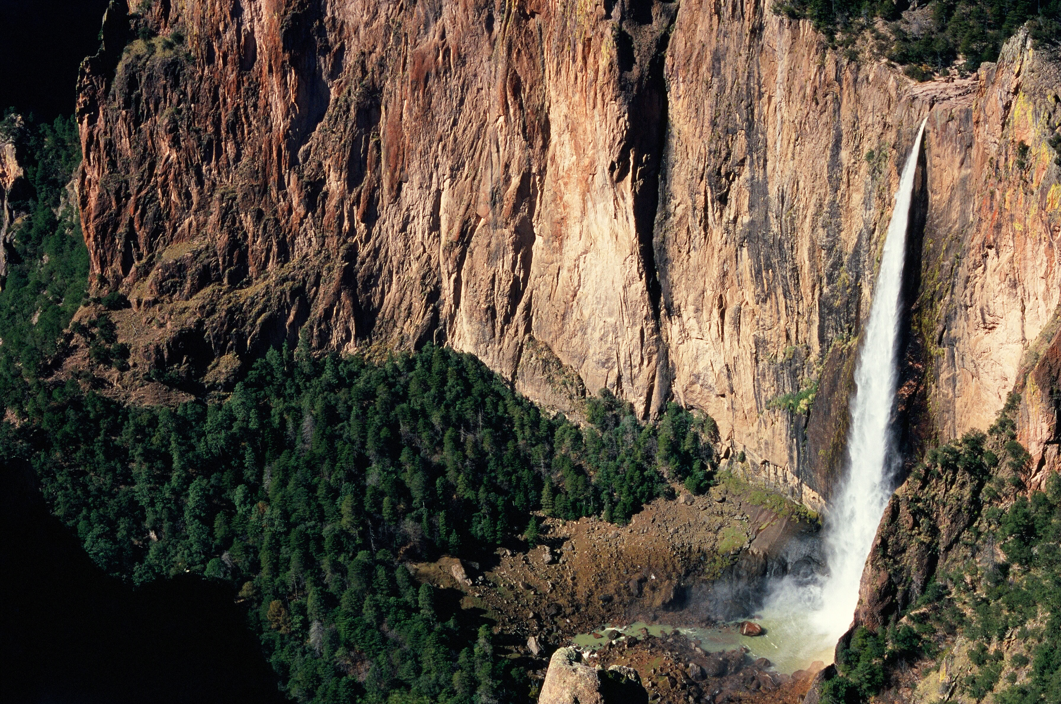 World's Amazing Waterfalls